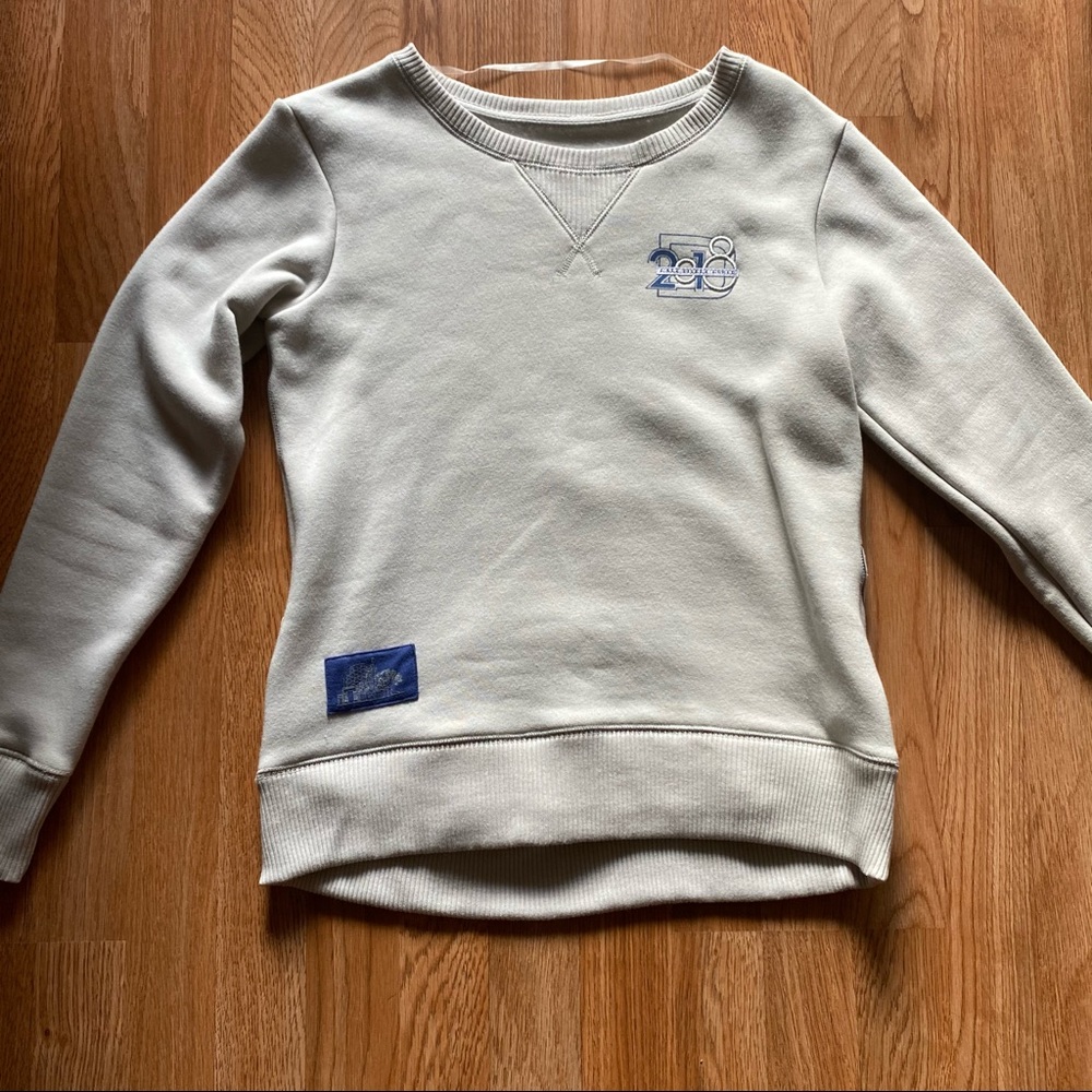 2018 Disney crewneck🐭